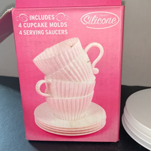 Fred 4 Tea Cupcake Bake & Serve Silicone Mold. 100%-pure silicone - Picture 3 of 5